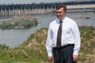 Янукович рассказал, какими акциями владеет