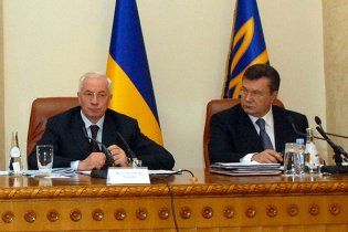 Янукович накричав на Азарова