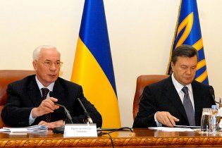 Азаров "зарезал" реформу Януковича и отослал ее на всенародное обсуждение