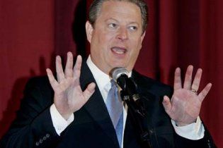 Скандал в США: віце-президент Клінтона змушував масажистку до сексу