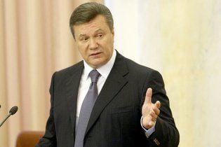 Янукович насварив губернатора, який насмілився його перебити (відео)
