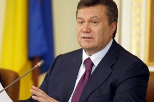 ПР: Янукович пока не будет переписывать Конституцию