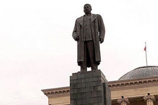 В родном городе Сталина снесли его памятник
