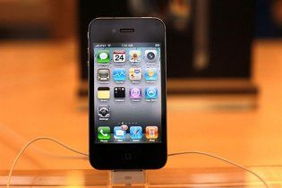 Споживачам не рекомендували купувати iPhone4