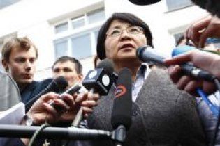 Отунбаева объявила себя законным президентом Киргизии