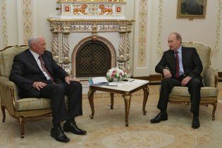 Азаров обговорить з Путіним газове питання