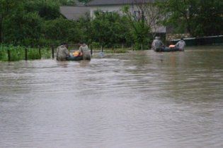 Три людини загинули на Буковині через повінь