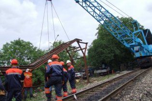 Зсув ґрунту в Чернівцях зупинив потяг "Москва-Софія"