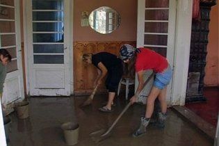 На Буковині вода знову підтоплює будинки, підвали та городи