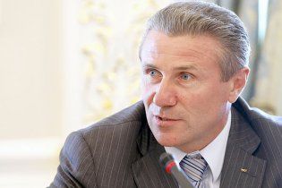 Спортивний клуб Бубки продав аеропорту тістечок майже на мільйон гривень