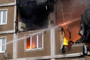 У Сімферополі вибухнув будинок: чоловік випав із вікна