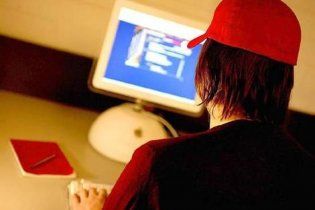 Милиция задержала парня из Макеевки за обнаженные фото в Интернете