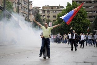 В Косово бросили гранату в толпу сербов-демонстрантов, есть жертвы