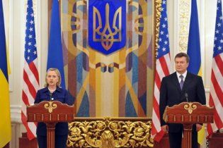 Клінтон заявила, що її надихає захист Януковичем свободи слова