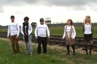 Клип "Танцы в Освенциме" выявил в Интернете множество неонацистов (видео)