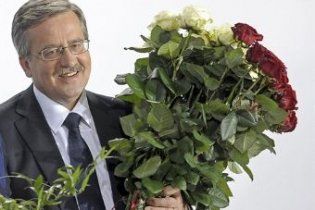 Коморовський повернув собі лідерство на виборах у Польщі