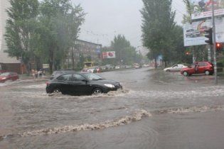 Из-за сильных дождей в Украине обесточены 90 населенных пунктов