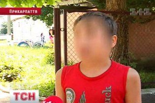 На Прикарпатті мати намагалася продати свого 10-річного сина в рабство