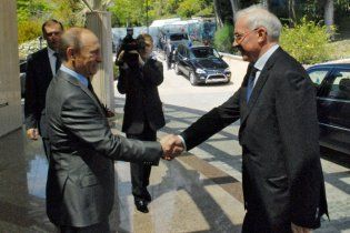 Азаров позвонил Путину, чтобы поговорить о товарообороте