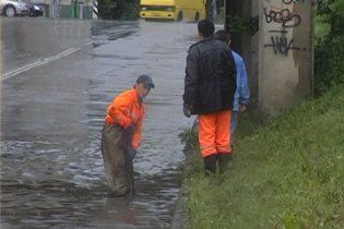 Наводнение на Буковине и Прикарпатье : за ночь эвакуировали больше тысячи человек