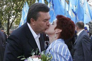 Людмила Янукович познакомилась с мужем, когда ей на ногу упал кирпич