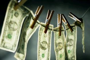 У Зімбабве відкрили пральні з відмивання доларів