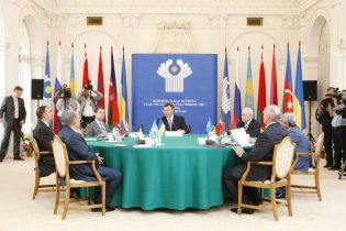 Після святкування дня народження, Янукович скасував усі зустрічі