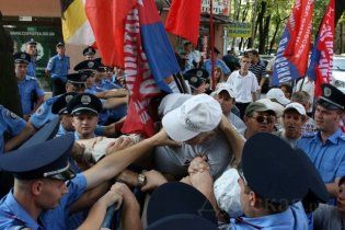Противники НАТО в Одессе подрались с милицией