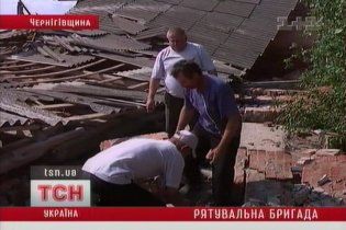Чернігівські селяни витягли з-під завалів двох людей