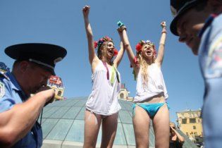 YouTube закрыл канал женского движения FEMEN