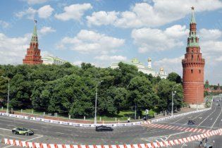Автошоу у Москві почалось з двох аварій