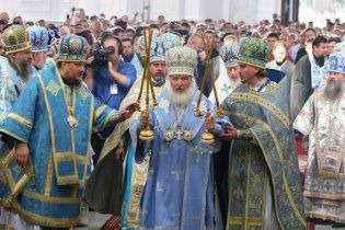 Міліція відтіснила вірян, які намагалися прорватися до патріарха Кирила
