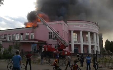 В оккупированном Стаханове сгорел кинотеатр