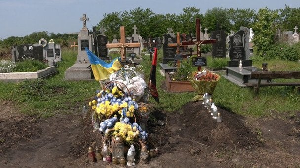 На Львовщине с почестями похоронили не того: "погибший" боец оказался живым