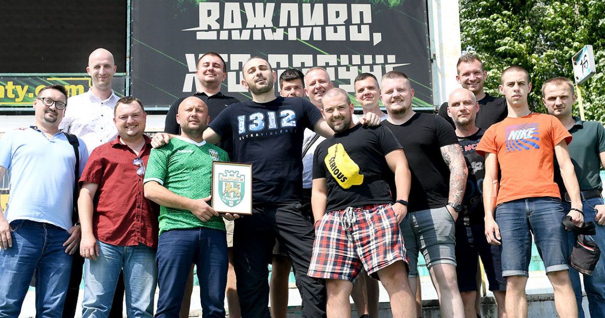 Стащили готовый шаблон: "Карпаты" представили новую эмблему