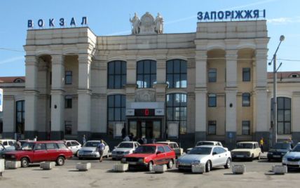 Працівницю вокзалу Запоріжжя-1, яка не дозволяла дітям спати у залі очікування, звільнили