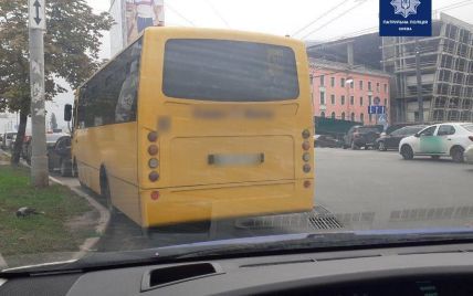 В Киеве водитель маршрутки перевозил пассажиров "под кайфом"