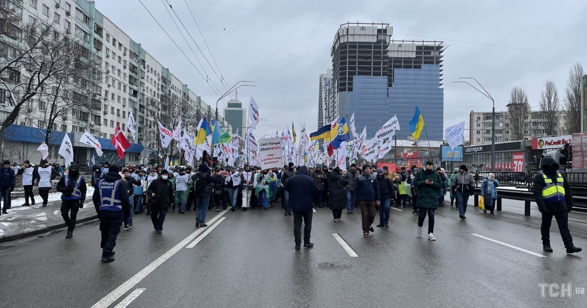 У центрі Києва кілька тисяч ФОПів рушили маршем до посольства США