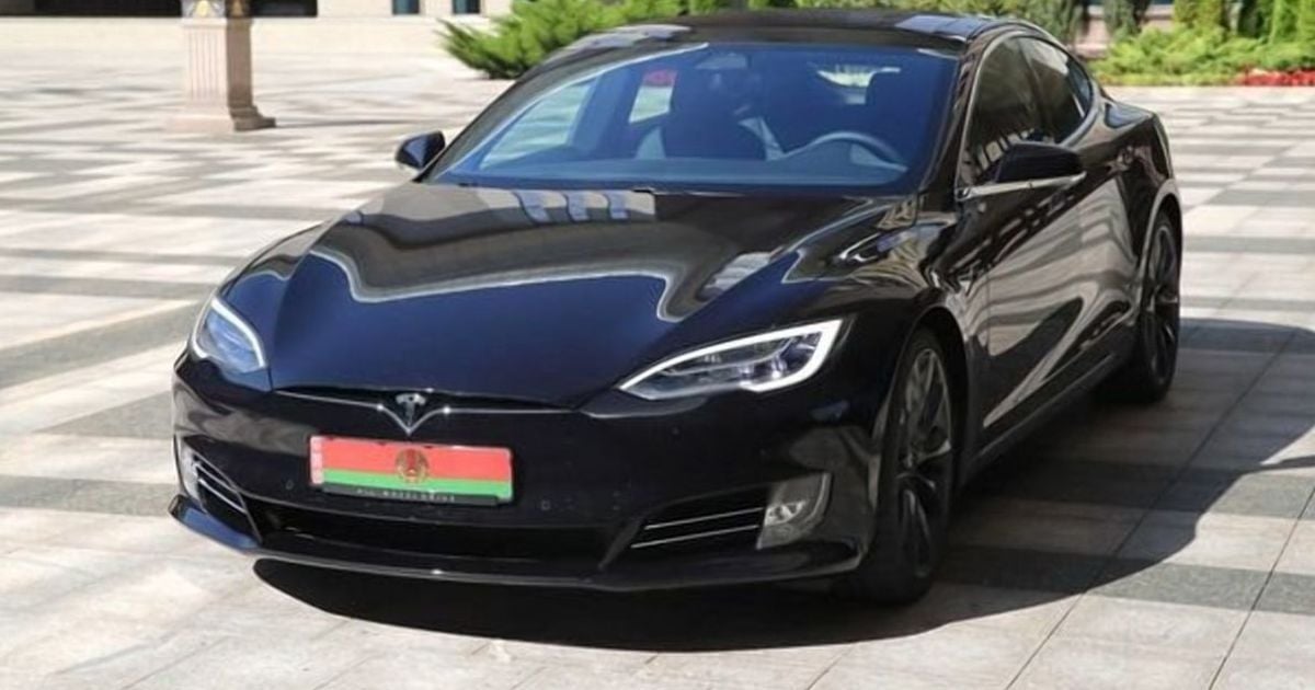 Лукашенко сравнит Tesla и первый белорусский электрокар