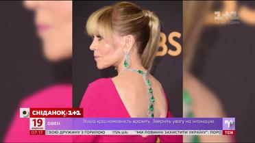 79-летняя Джейн Фонда шокировала платьем и украшениями на церемонии "Эмми"