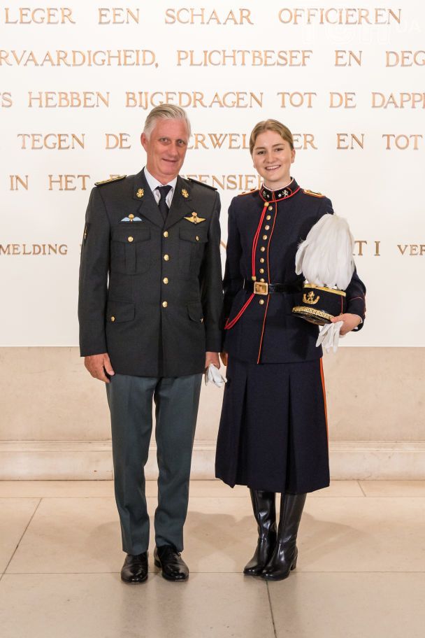 Принцесса Елизавета со своим отцом королем Филиппом / © Getty Images