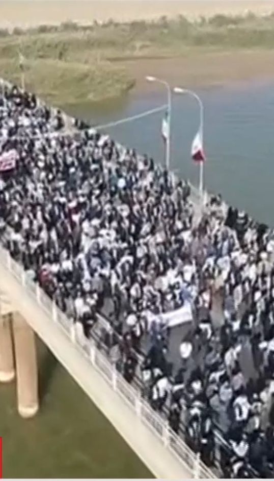 Битва митингов. Власти Ирана вывела на улицы городов десятки тысяч своих сторонников
