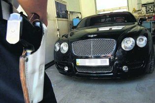 Міністр екології відхрестився від викраденого Bentley Ето'О