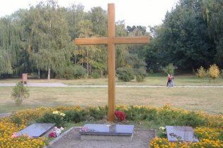 В Києві невідомі пошкодили пам'ятник розстріляним націоналістам