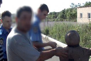 У Маріуполі будівельник з Азербайджану вбив дівчину і викрав її родину