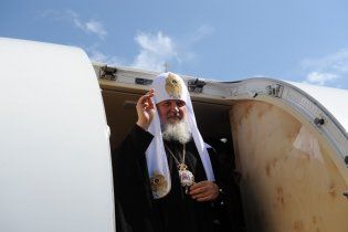 Патриарх Кирилл поклонился жертвам Голодомора и улетел домой
