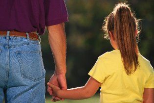 Українці усе рідше зважуються на другу дитину