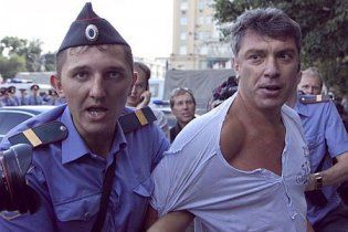 Российского оппозиционера Немцова задержала милиция