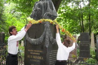Найден вандал, который повредил могилу Леси Украинки
