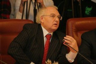 Вакарчук заявив, що уряд підписав заборону української мови